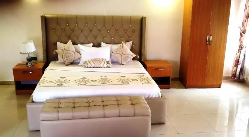 هتل Roses Regency