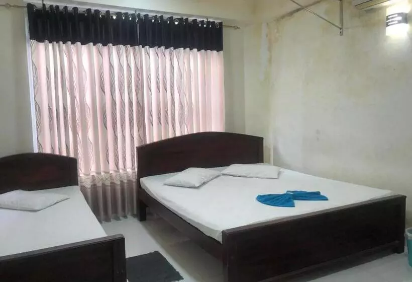 هتل Senanayaka Holiday Inn