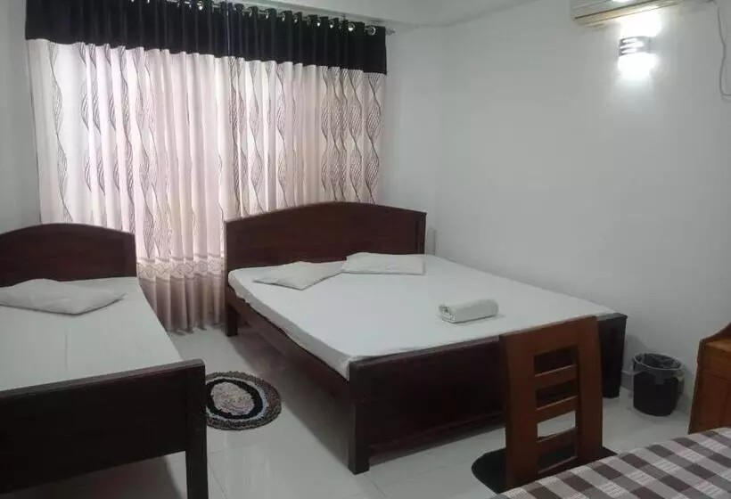 هتل Senanayaka Holiday Inn