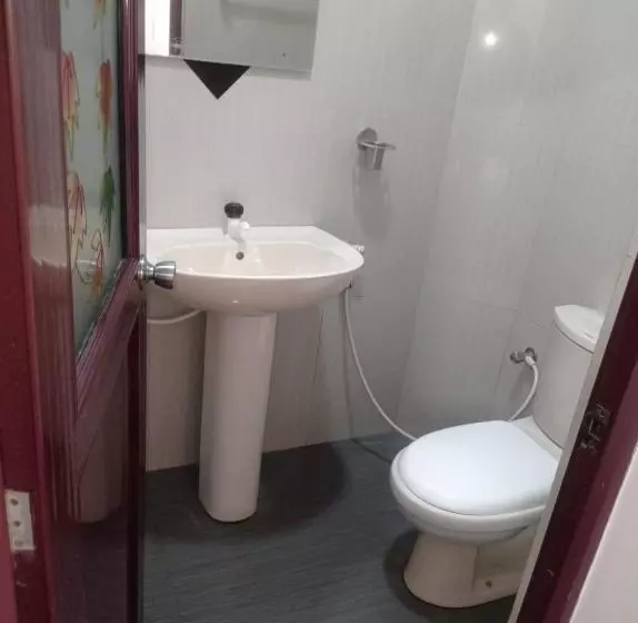 هتل Senanayaka Holiday Inn