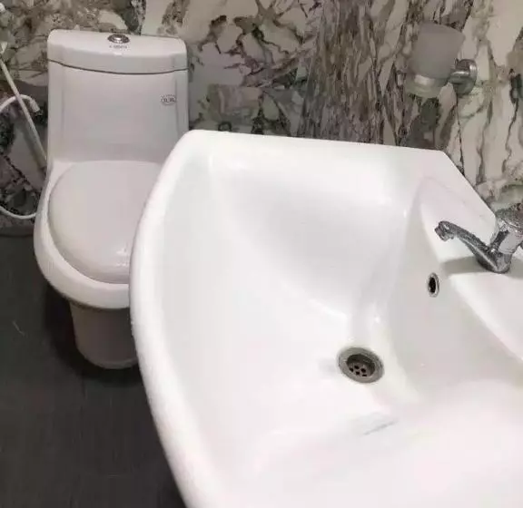 هتل Senanayaka Holiday Inn