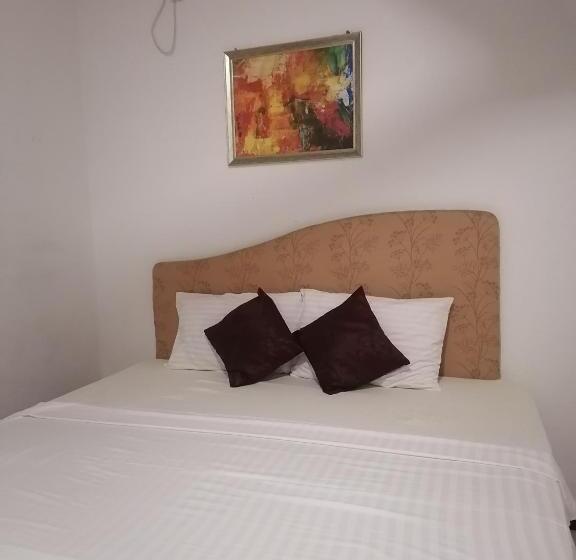 Hotel Step To Town Residence