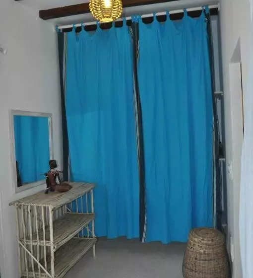 پانسیون Coral Village