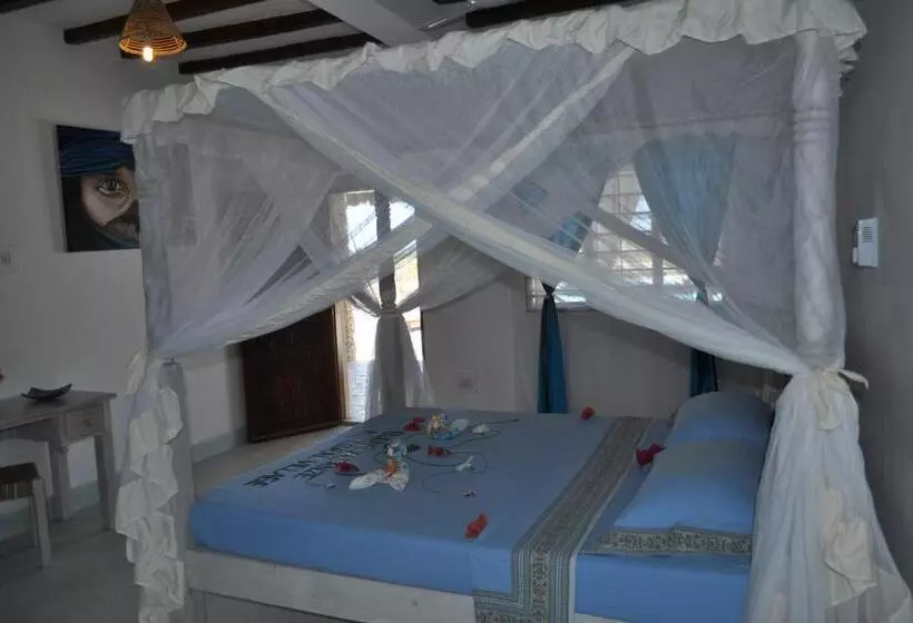 پانسیون Coral Village