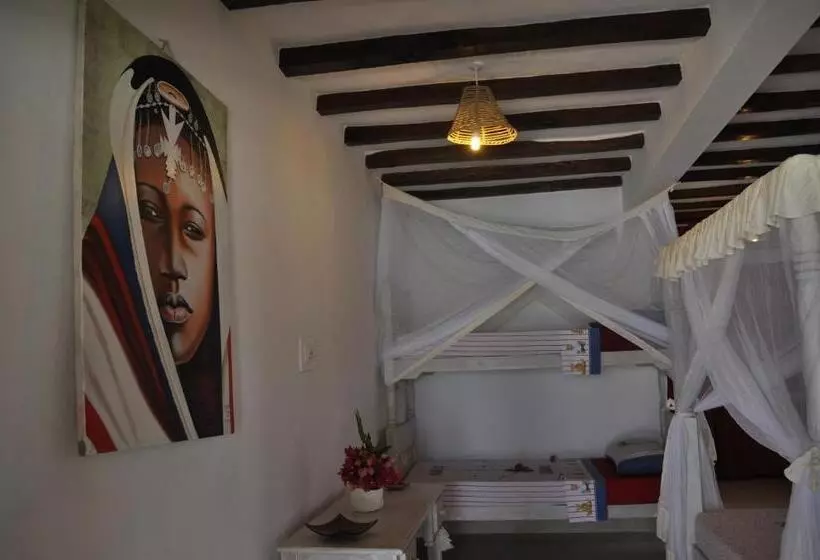 پانسیون Coral Village