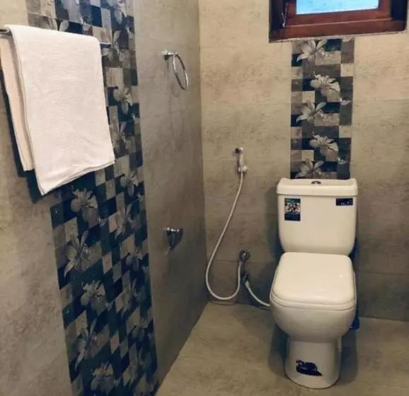 ペンション La Ventana Guest House Hirikatiya