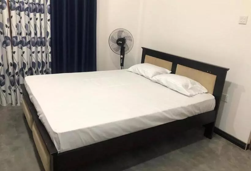 ペンション La Ventana Guest House Hirikatiya