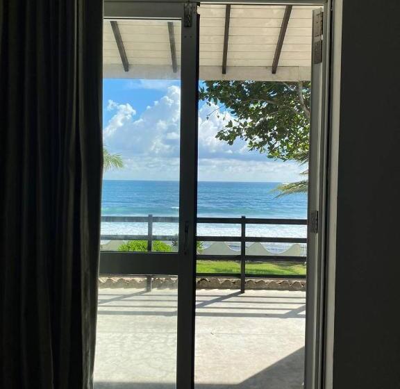 ペンション The Beach Talpe