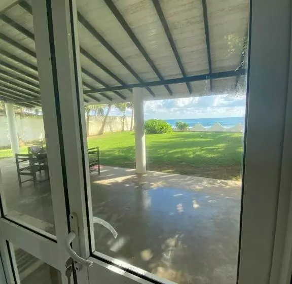 Majatalo The Beach Talpe