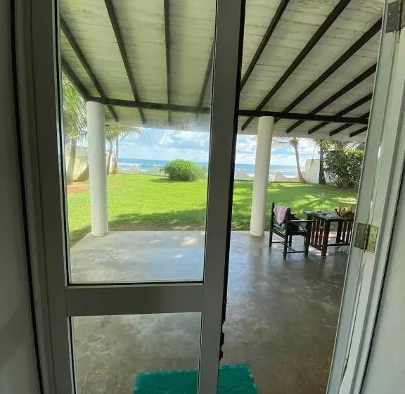 Majatalo The Beach Talpe