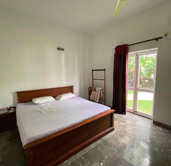 ペンション The Beach Talpe