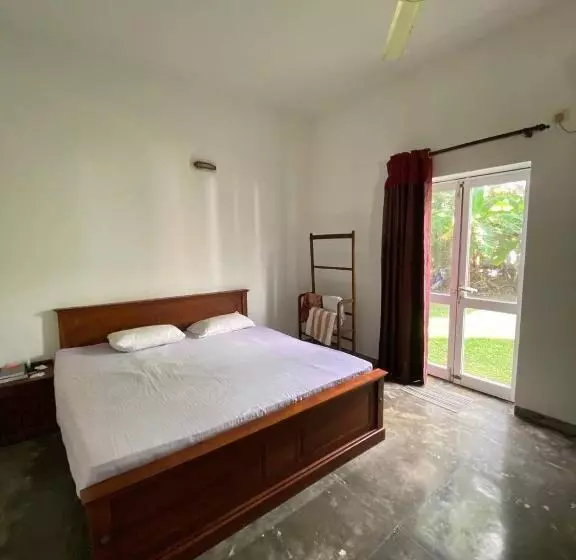 Majatalo The Beach Talpe