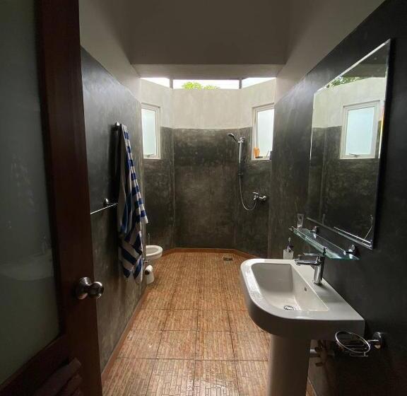 ペンション The Beach Talpe