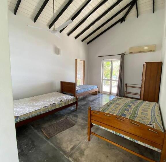 ペンション The Beach Talpe