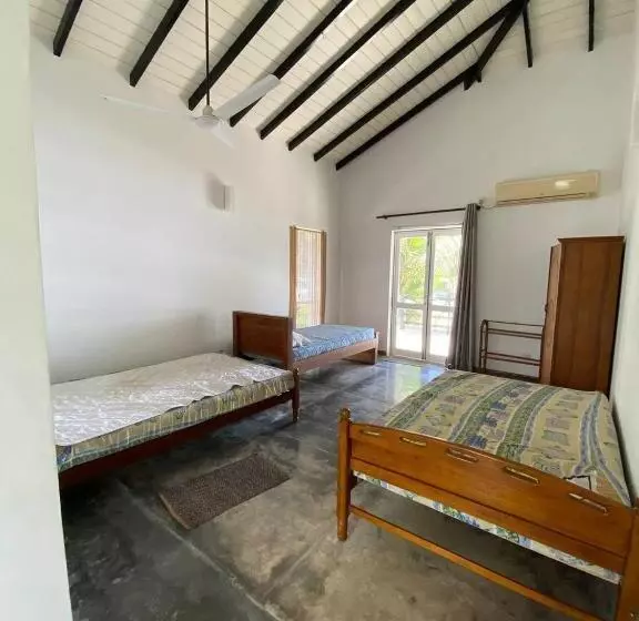 Majatalo The Beach Talpe