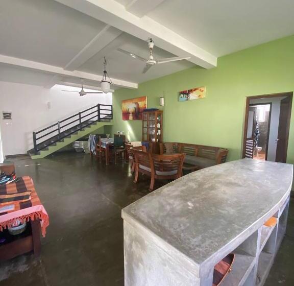 ペンション The Beach Talpe