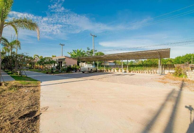 Resort Baan Nut Tawan