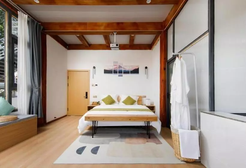 ベッドアンドブレックファースト Shangri La Jiangyue Beiting Boutique Homestay