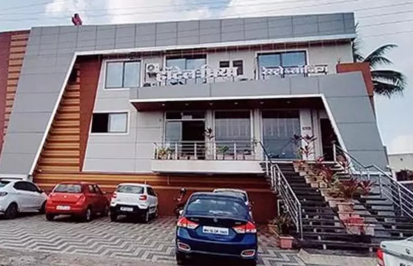 Fabhotel Priya Lodging