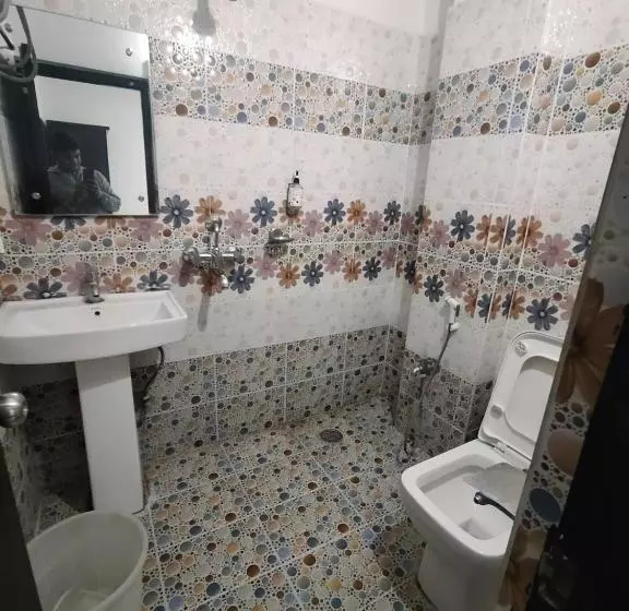 هتل Amigos