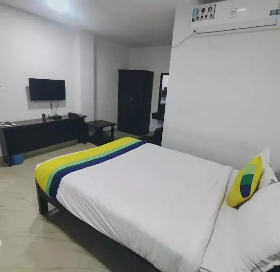 هتل Amigos