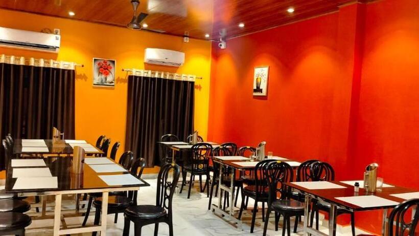 Hotel Dooars Nature Cent Resort