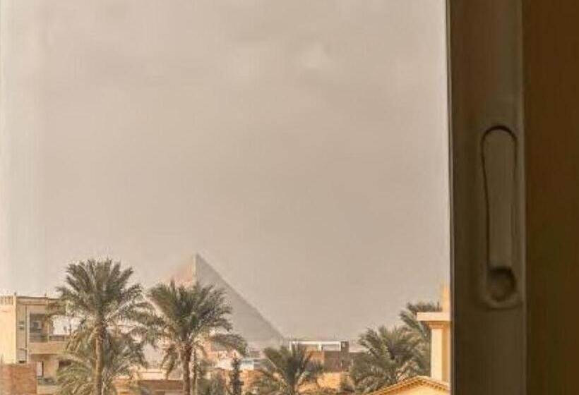 هتل Puzzle Pyramids Inn