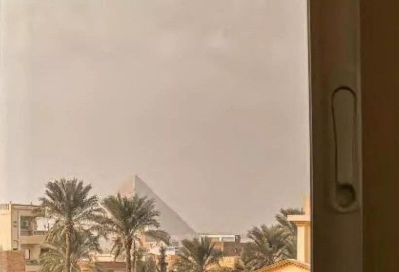 هتل Puzzle Pyramids Inn