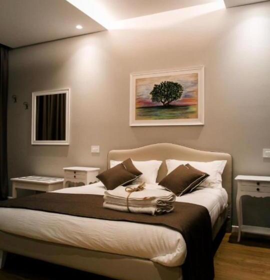 هتل Puzzle Pyramids Inn