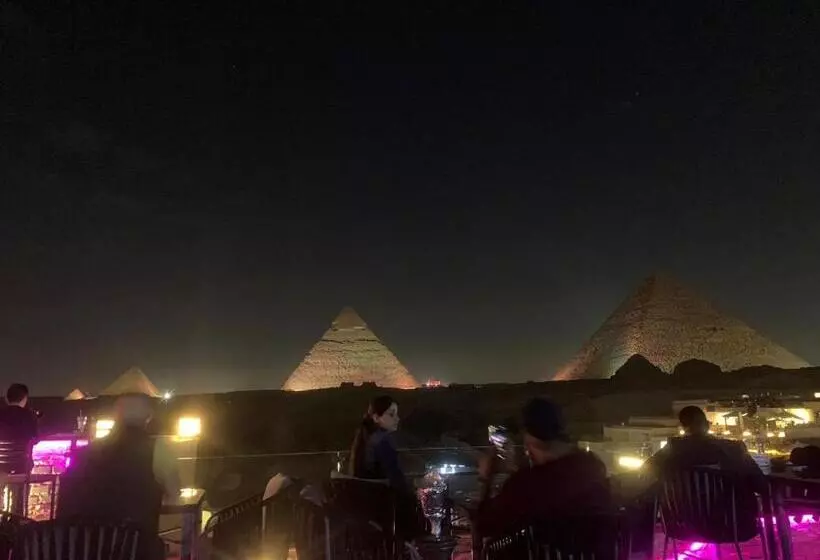 هتل Puzzle Pyramids Inn