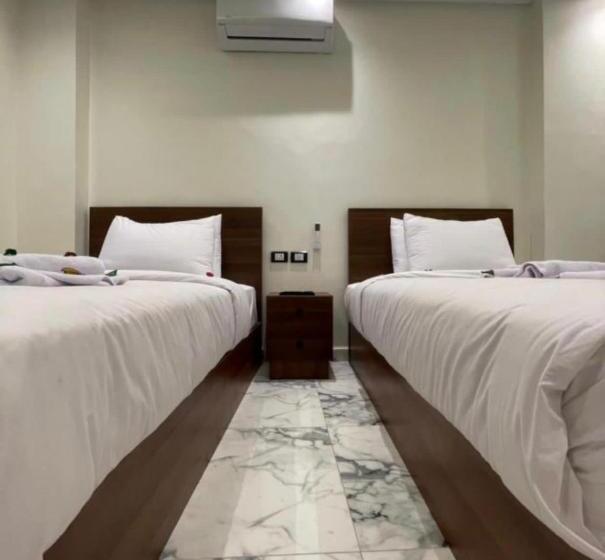 هتل Puzzle Pyramids Inn