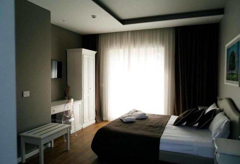 هتل Puzzle Pyramids Inn