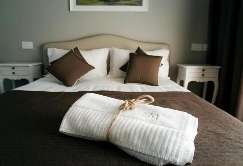 هتل Puzzle Pyramids Inn