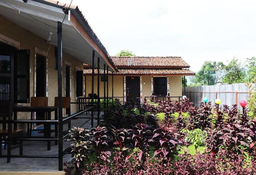 Szálloda Tharu Village