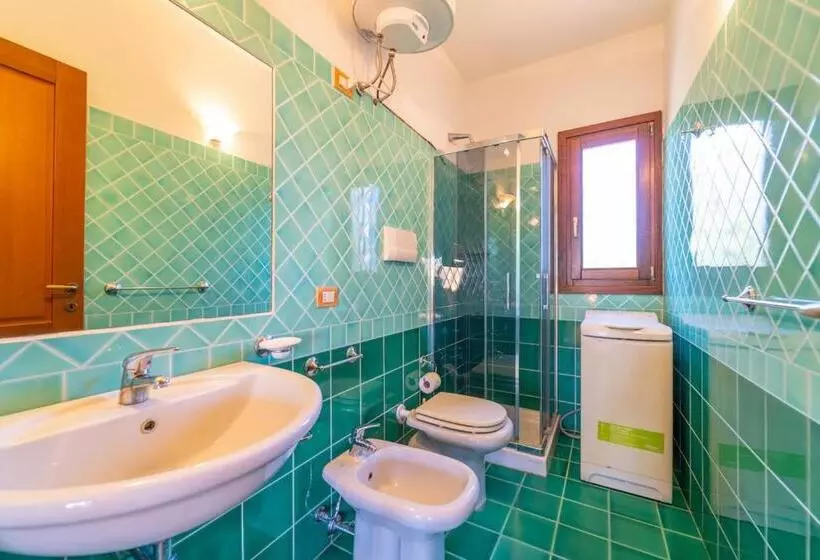 Iss Travel Apartaments, Via Del Tirreno 300 M From La Cinta Beach