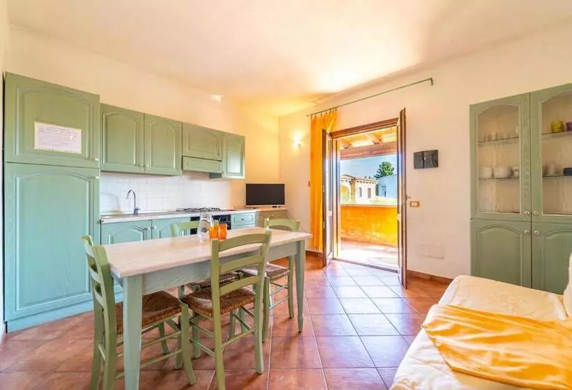 Iss Travel Apartaments, Via Del Tirreno 300 M From La Cinta Beach