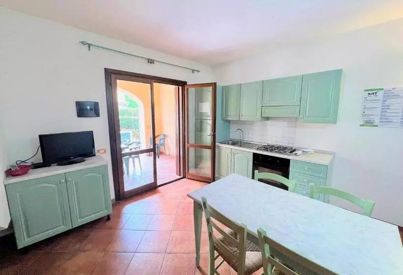 Iss Travel Apartaments, Via Del Tirreno 300 M From La Cinta Beach