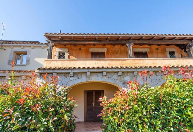 Iss Travel Apartaments, Via Del Tirreno 300 M From La Cinta Beach