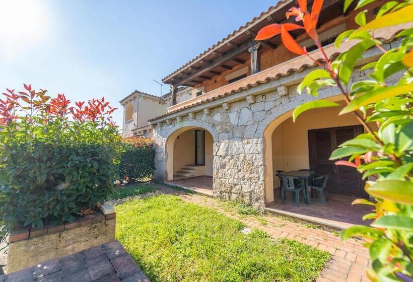 Iss Travel Apartaments, Via Del Tirreno 300 M From La Cinta Beach