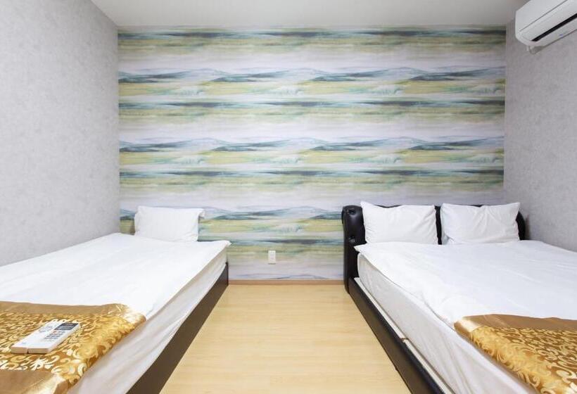 פנסיון 静響の宿2階