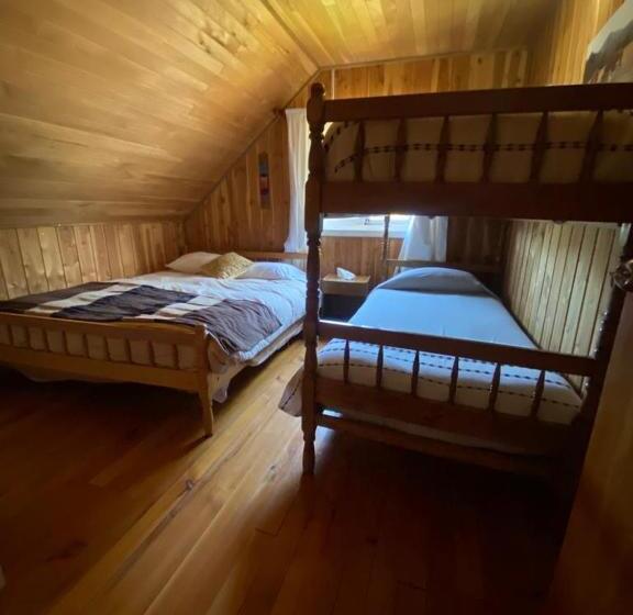 ペンション La Cantaría Hostal & Restobar