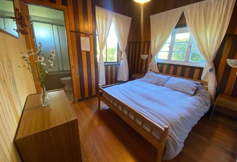 ペンション La Cantaría Hostal & Restobar