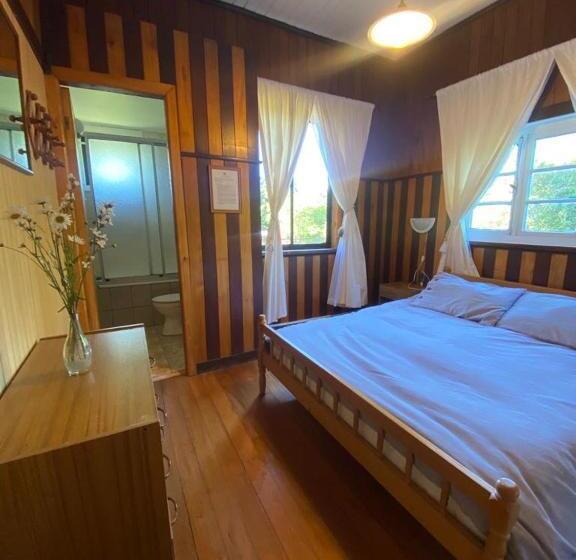 ペンション La Cantaría Hostal & Restobar