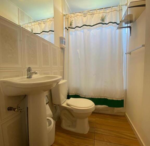 ペンション La Cantaría Hostal & Restobar