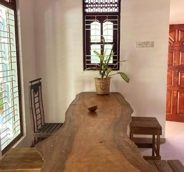 پانسیون The Drop In Madiha I Double Bedroom With Private Bathroom