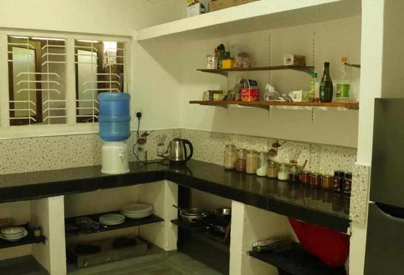 膳宿费 The Drop In Madiha I Double Bedroom With Private Bathroom