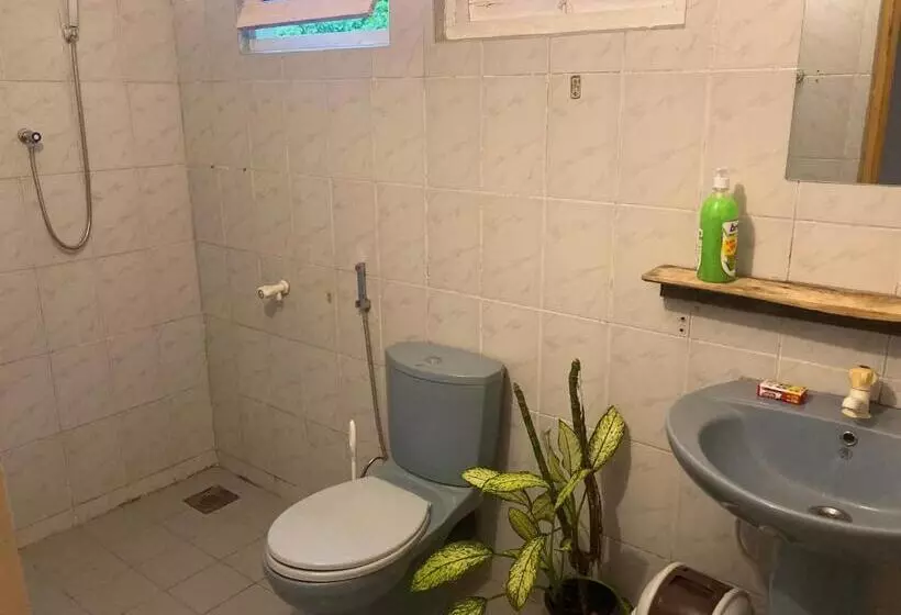 پانسیون The Drop In Madiha I Double Bedroom With Private Bathroom