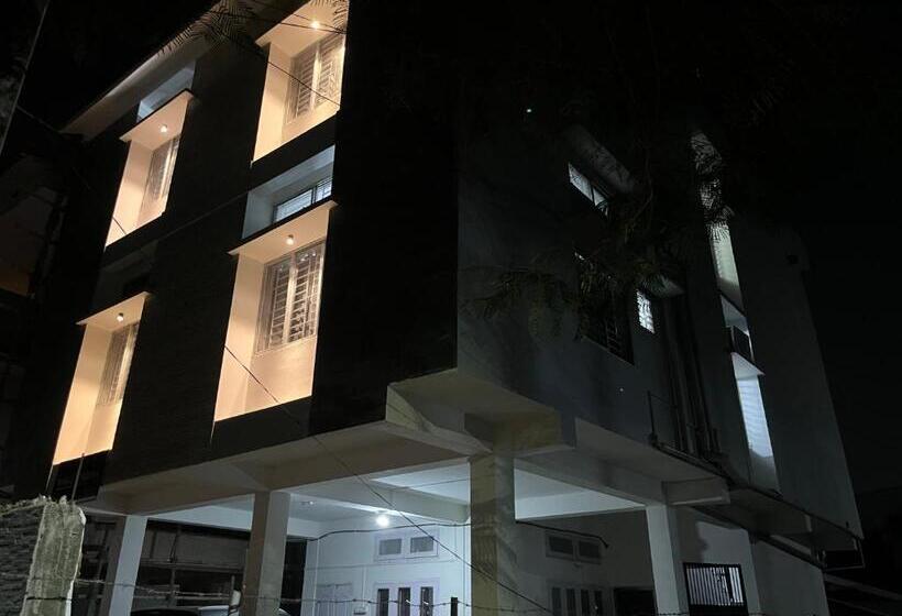 פנסיון Urban Suites Silpukhuri