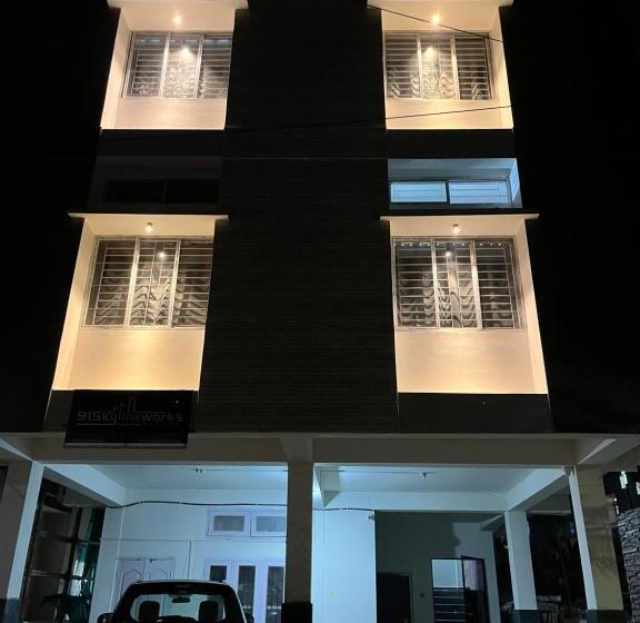 פנסיון Urban Suites Silpukhuri