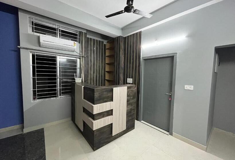 פנסיון Urban Suites Silpukhuri